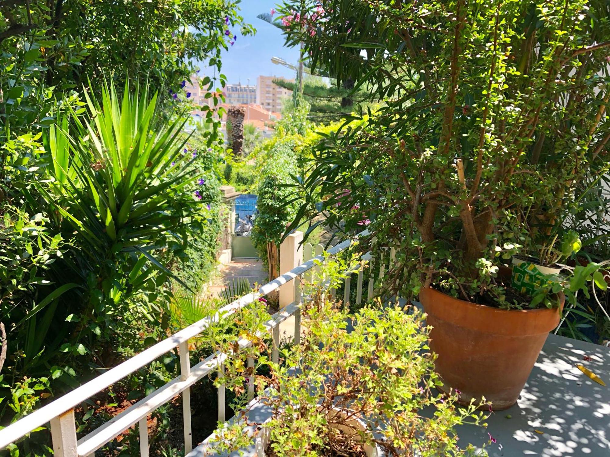 Dans Maison De Avec Jardin *